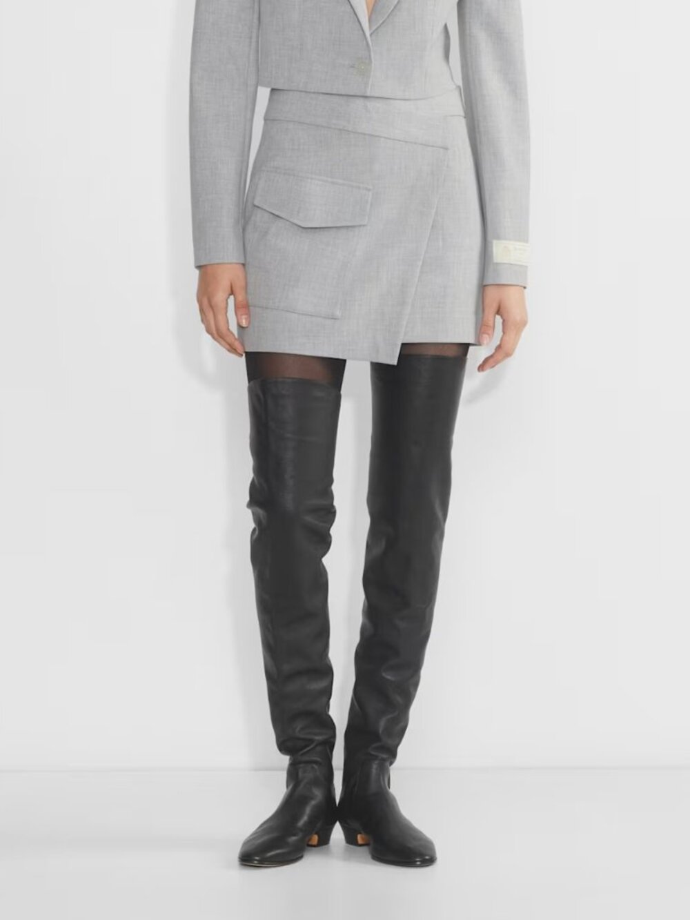 Aritzia Happy Hour Cargo Wrap Micro Skirt Size 6 Light Gray